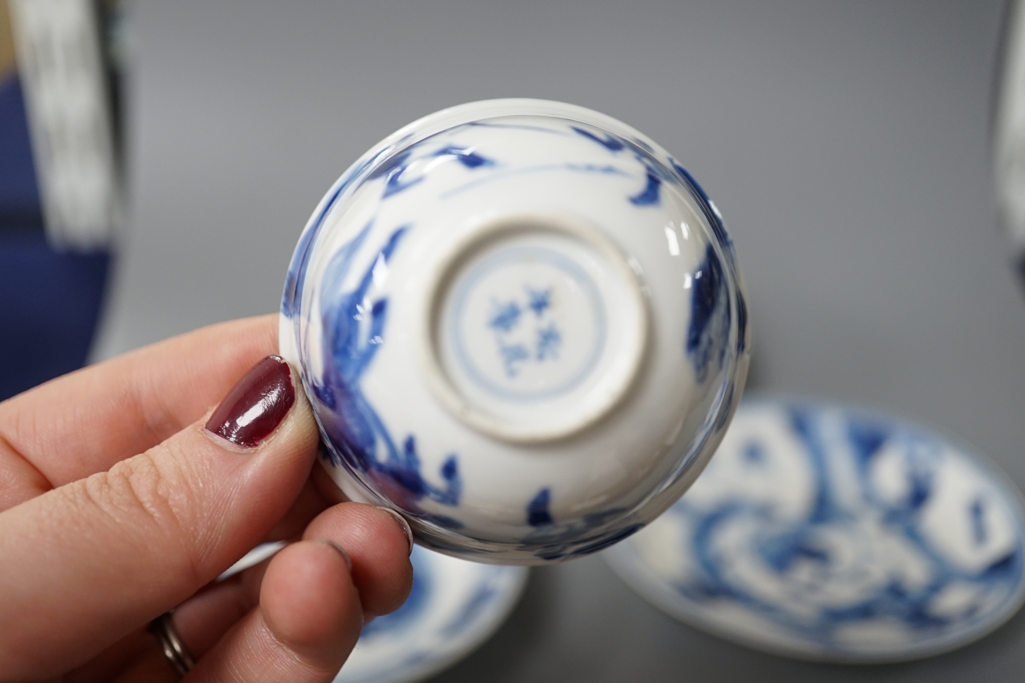 3 Chinese Kangxi blue and white tea bowls and saucers, 10cm diameter